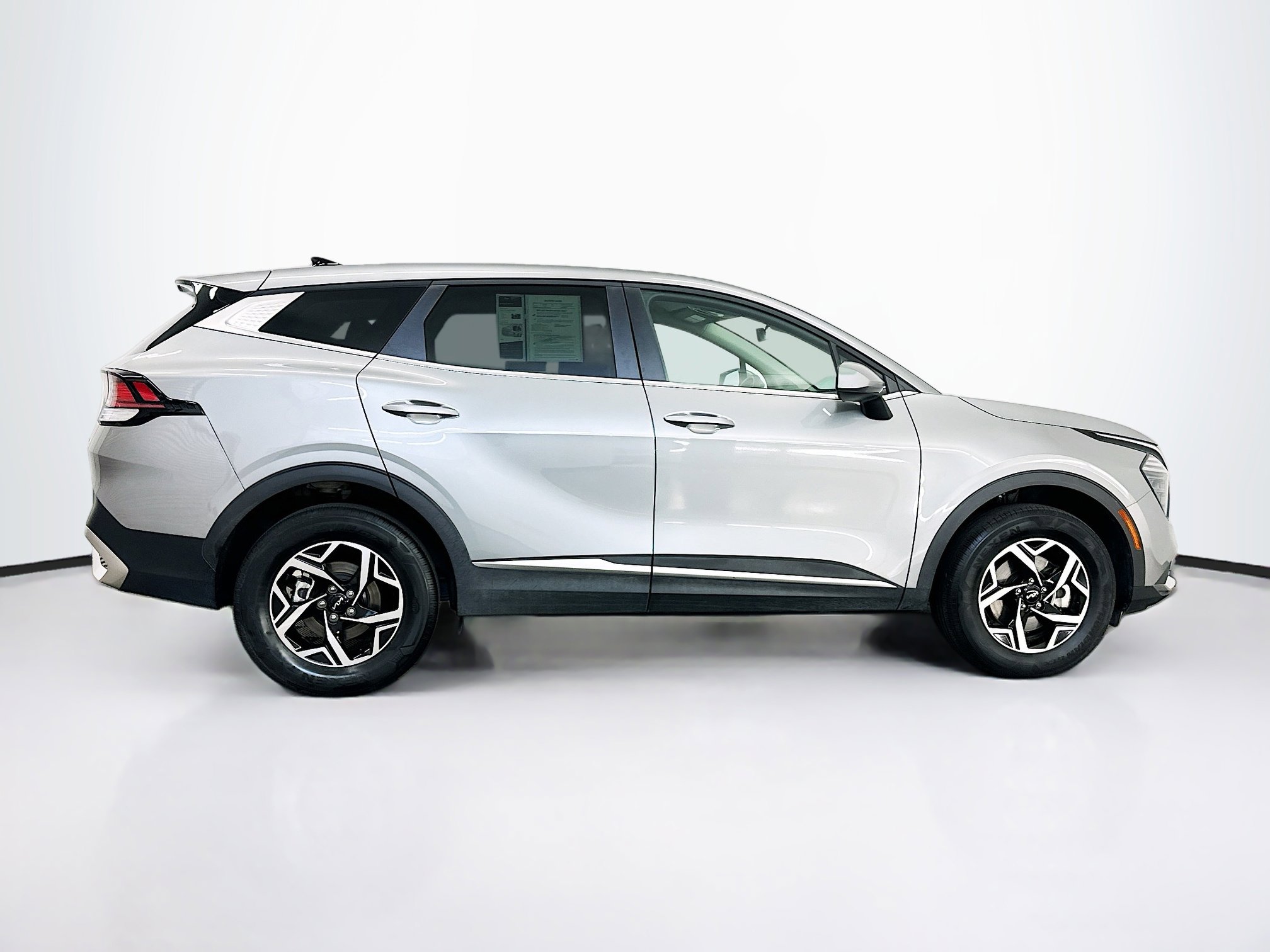 Used 2025 Kia Sportage LX image 10