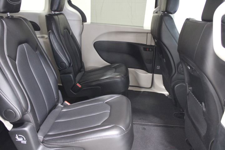 Used 2024 Chrysler Pacifica Touring-L image 29