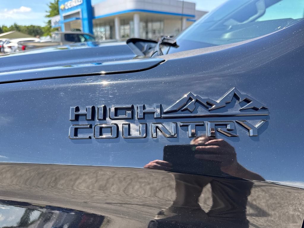 Used 2025 Chevrolet Silverado 1500 High Country w/ Midnight Edition AWD/4WD image 11