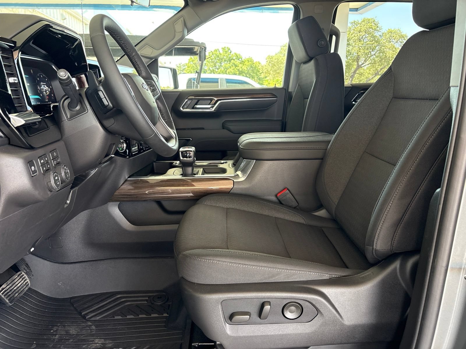 New 2026 Chevrolet Silverado 1500 LT Trail Boss w/ LPO, Dark Essentials Package AWD/4WD image 13