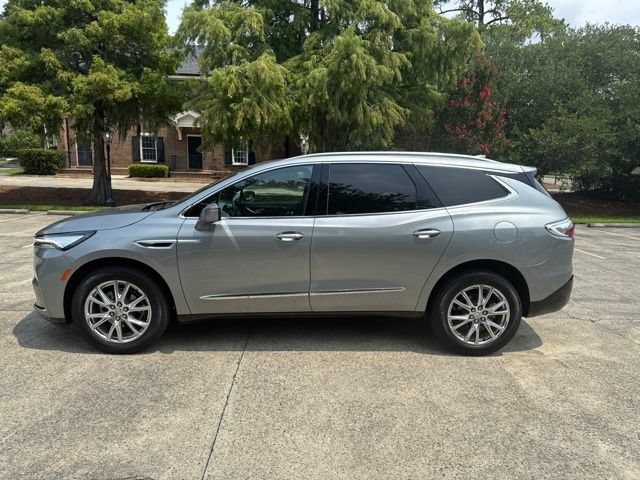 Used 2023 Buick Enclave Essence w/ Experience Buick Package FWD image 2
