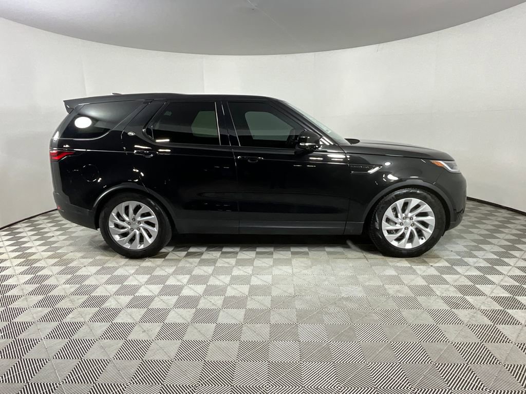 Certified 2025 Land Rover Discovery S image 5