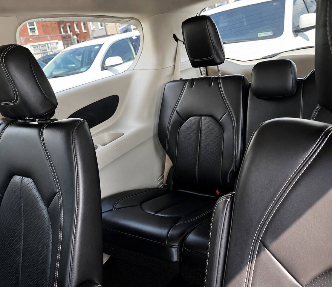 Used 2020 Chrysler Voyager Lxi FWD image 7