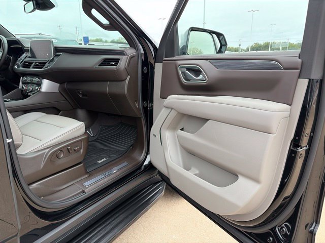 Used 2024 GMC Yukon XL SLT w/ SLT Luxury Package AWD/4WD image 53