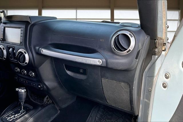 Used 2015 Jeep Wrangler Unlimited Sahara w/ Max Tow Package image 17