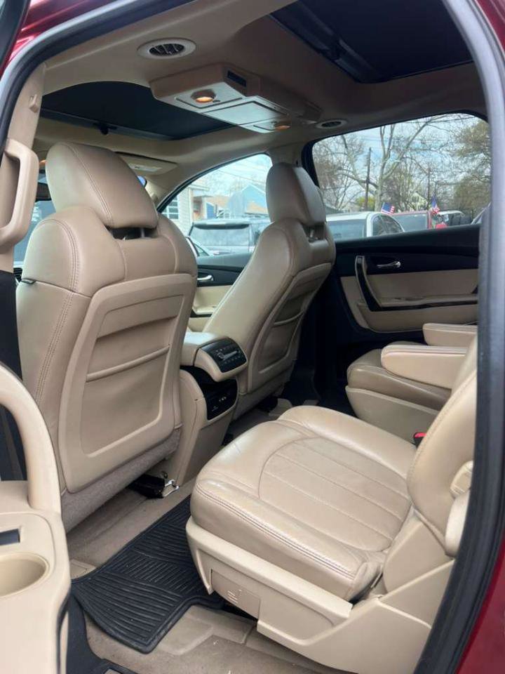 Used 2011 GMC Acadia Denali image 5