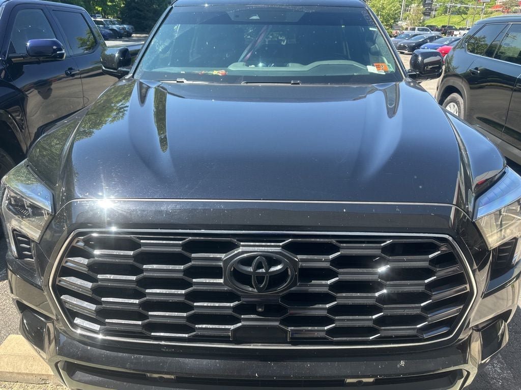 Used 2025 Toyota Sequoia Platinum AWD/4WD image 2