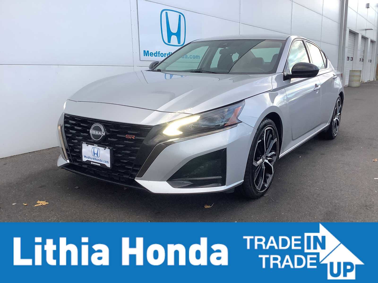 Used 2023 Nissan Altima 2.5 SR image 1