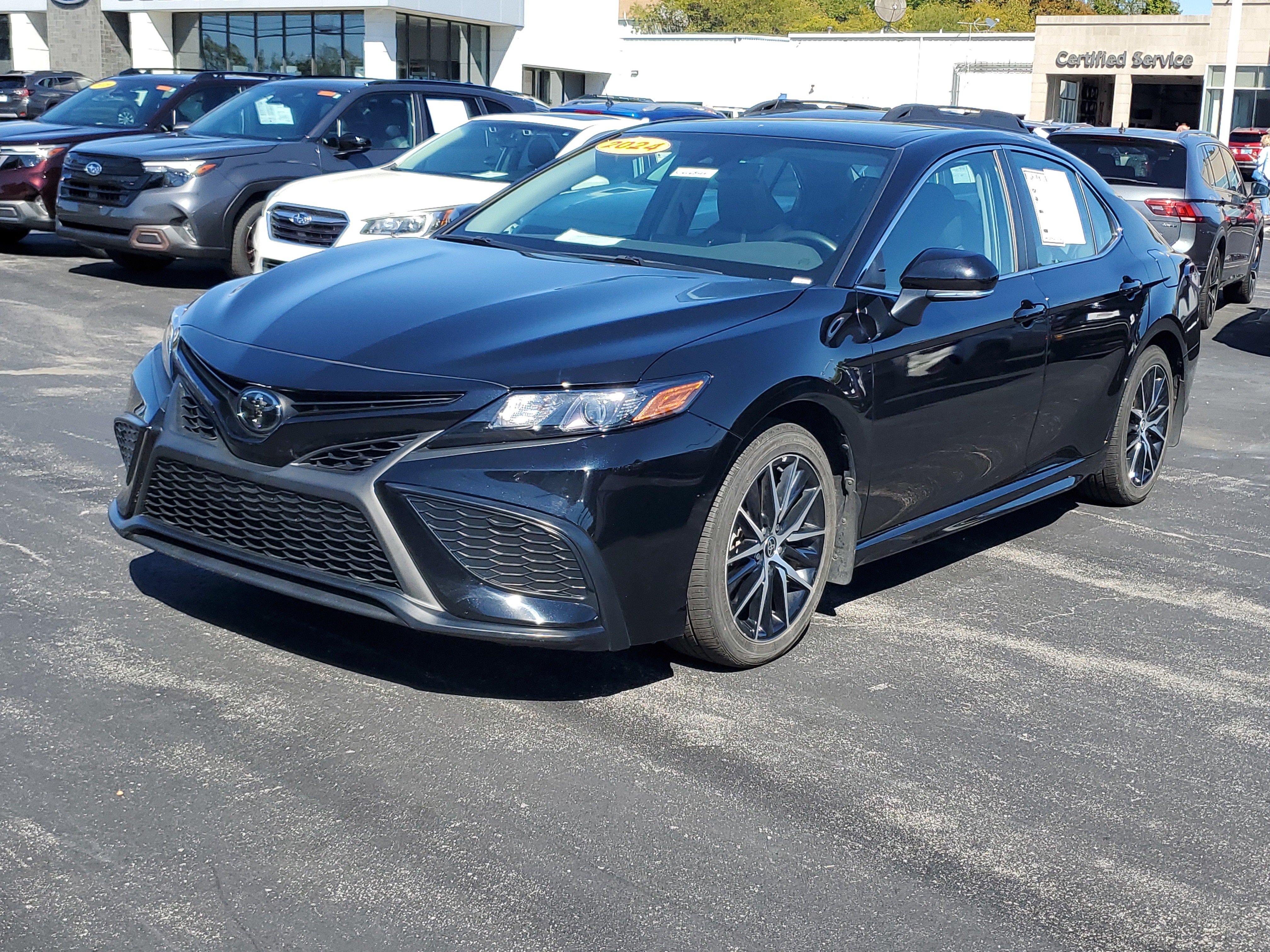 Used 2024 Toyota Camry SE w/ Cold Weather Package FWD image 31