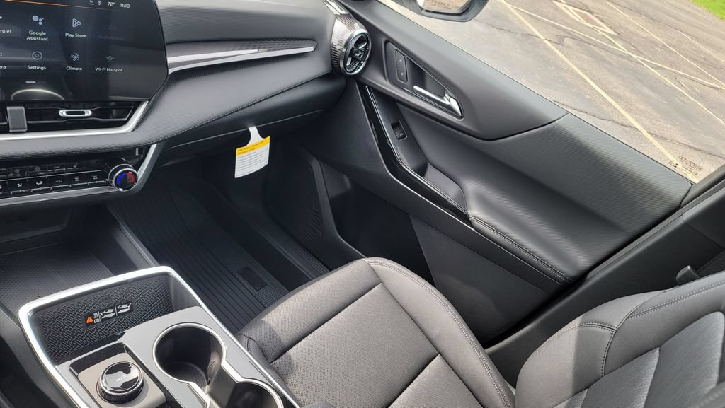 New 2026 Chevrolet Equinox LT w/ Convenience Package II FWD image 23