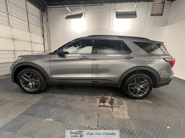 Used 2025 Ford Explorer ST-Line w/ Premium Package RWD image 4