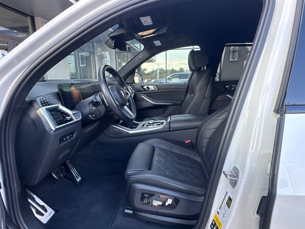 Used 2024 BMW X7 xDrive40i w/ M Sport Package AWD/4WD image 10