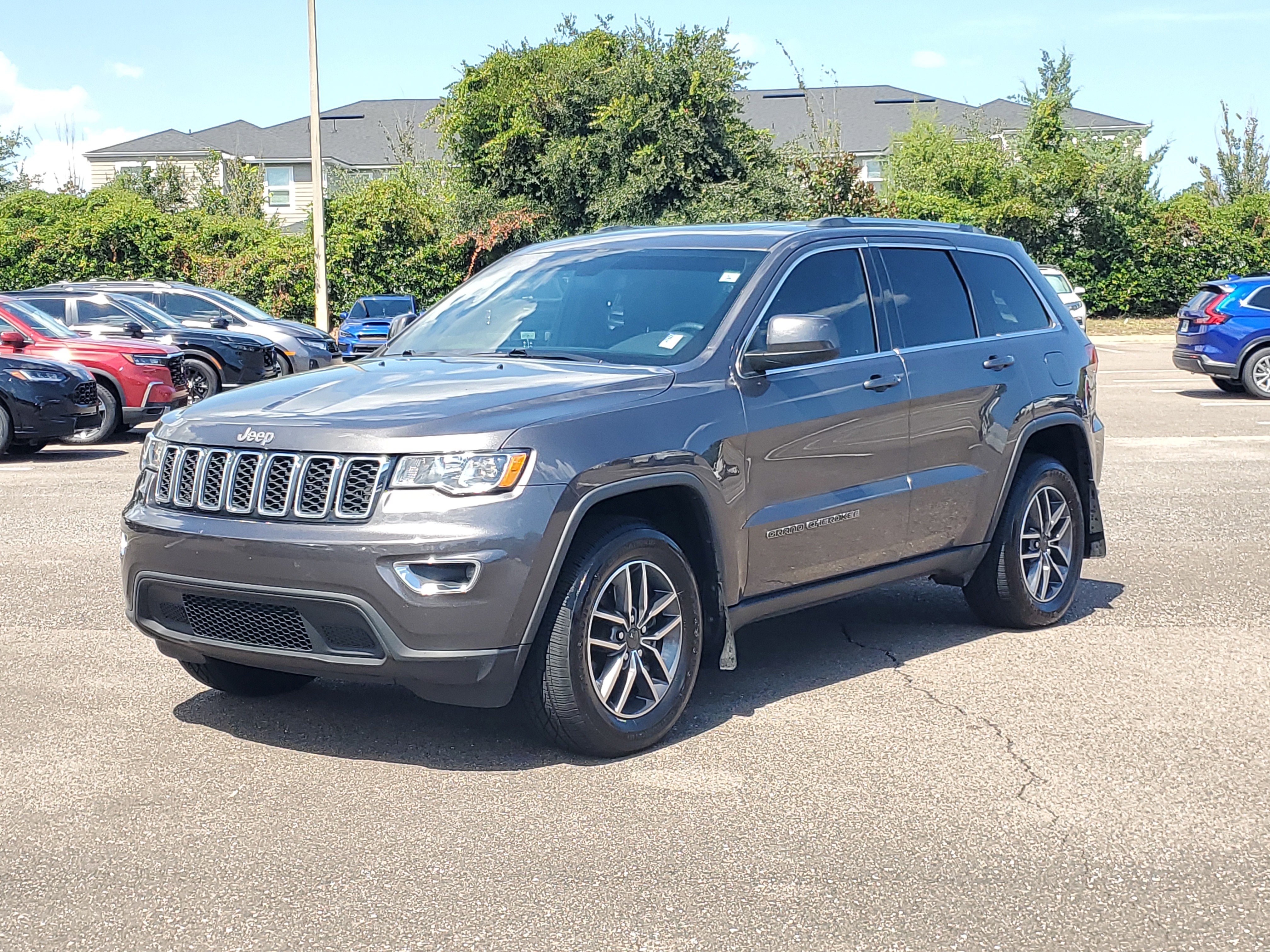 Used 2020 Jeep Grand Cherokee Laredo w/ Laredo X Package image 38