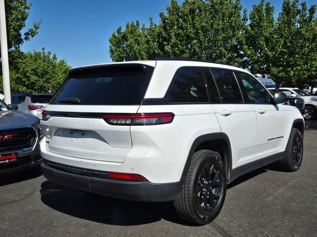 Used 2024 Jeep Grand Cherokee Altitude AWD/4WD image 4