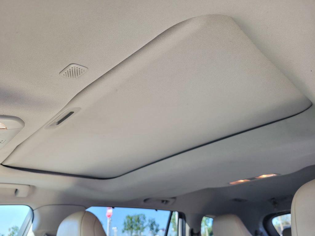 Used 2022 Toyota Highlander XLE FWD image 13