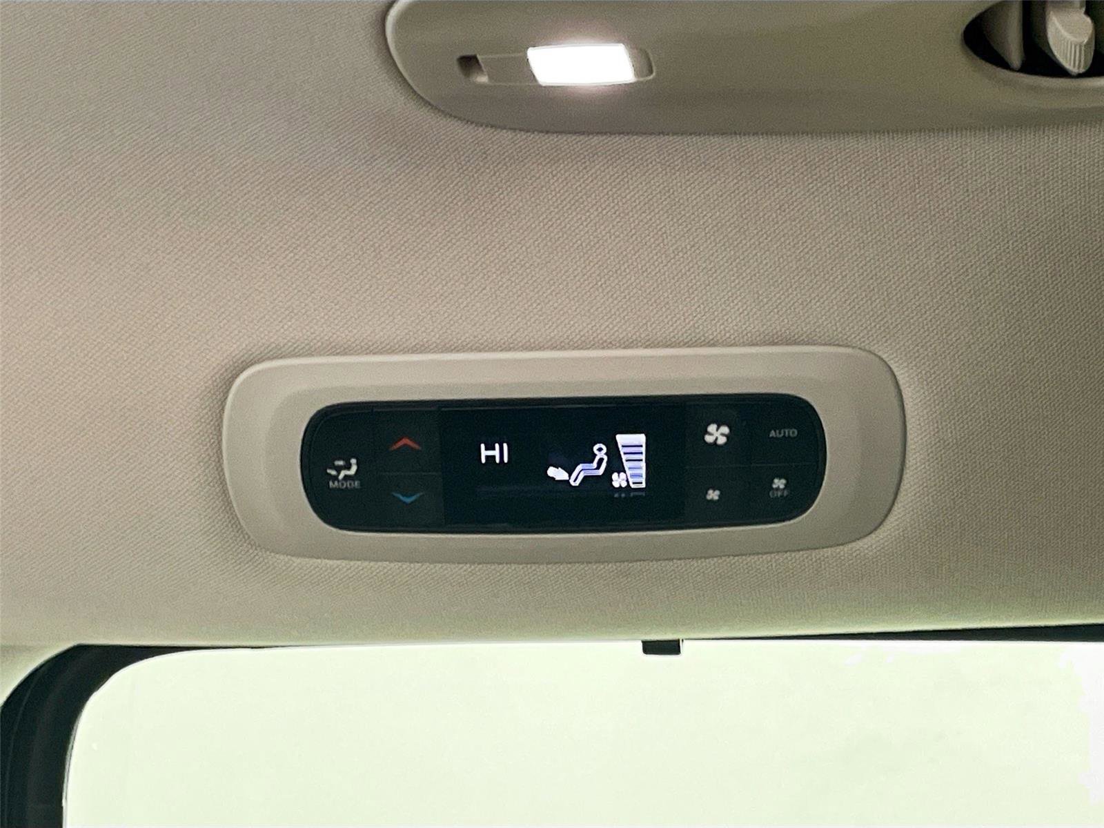 Used 2024 Chrysler Pacifica Touring-L image 24