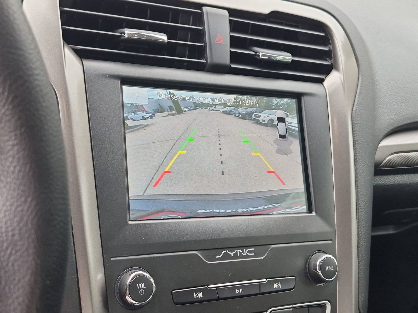 Used 2020 Ford Fusion SE FWD image 24