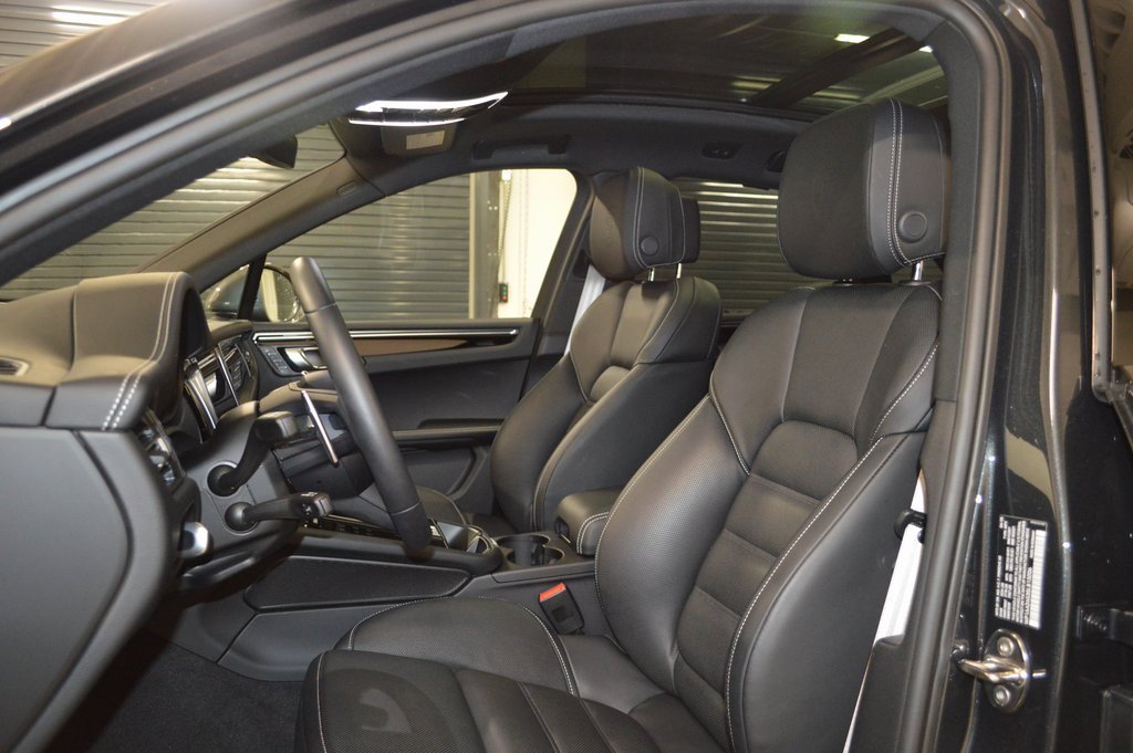 Used 2025 Porsche Macan image 5