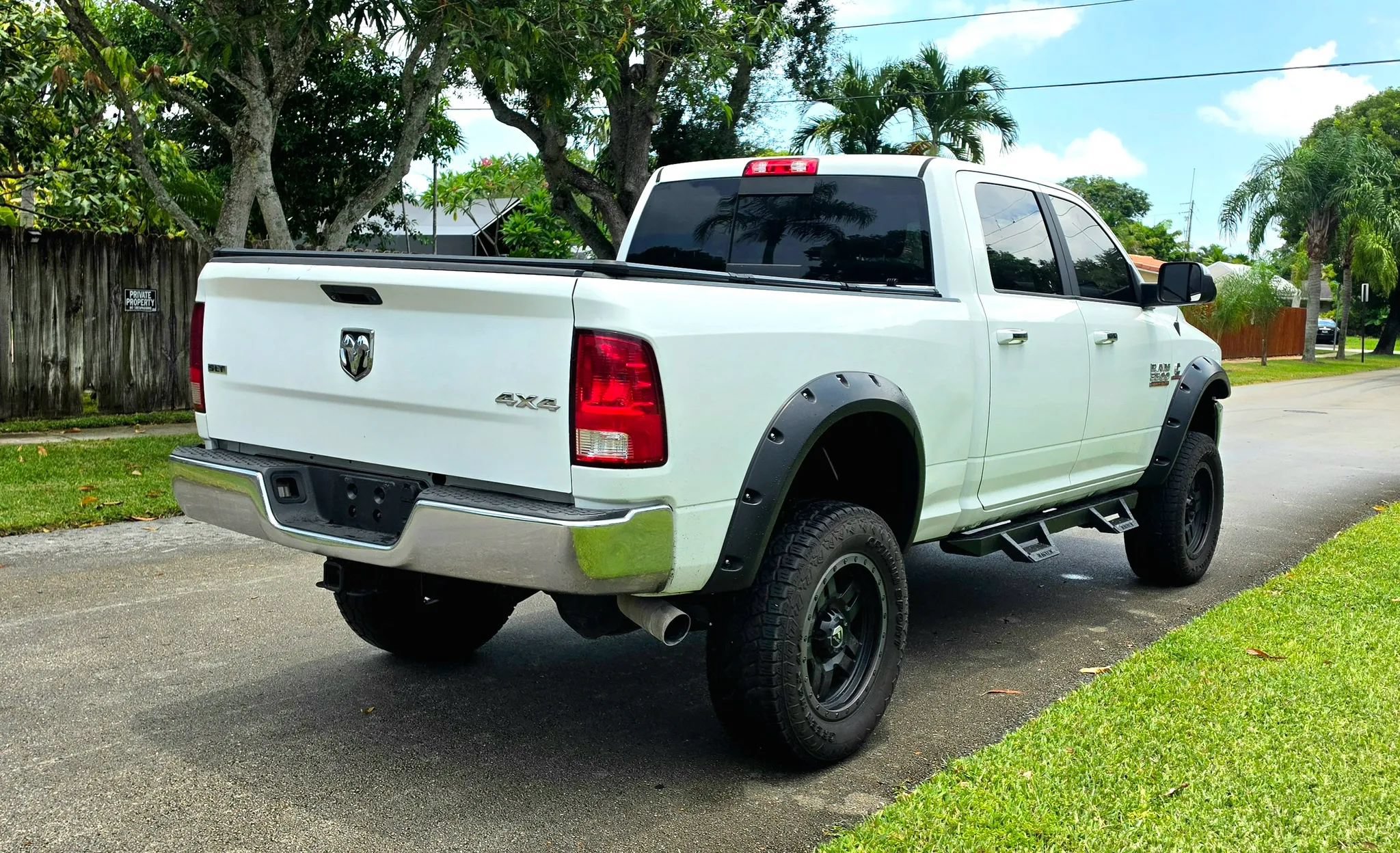 Used 2018 RAM 3500 SLT w/ Protection Group AWD/4WD image 13
