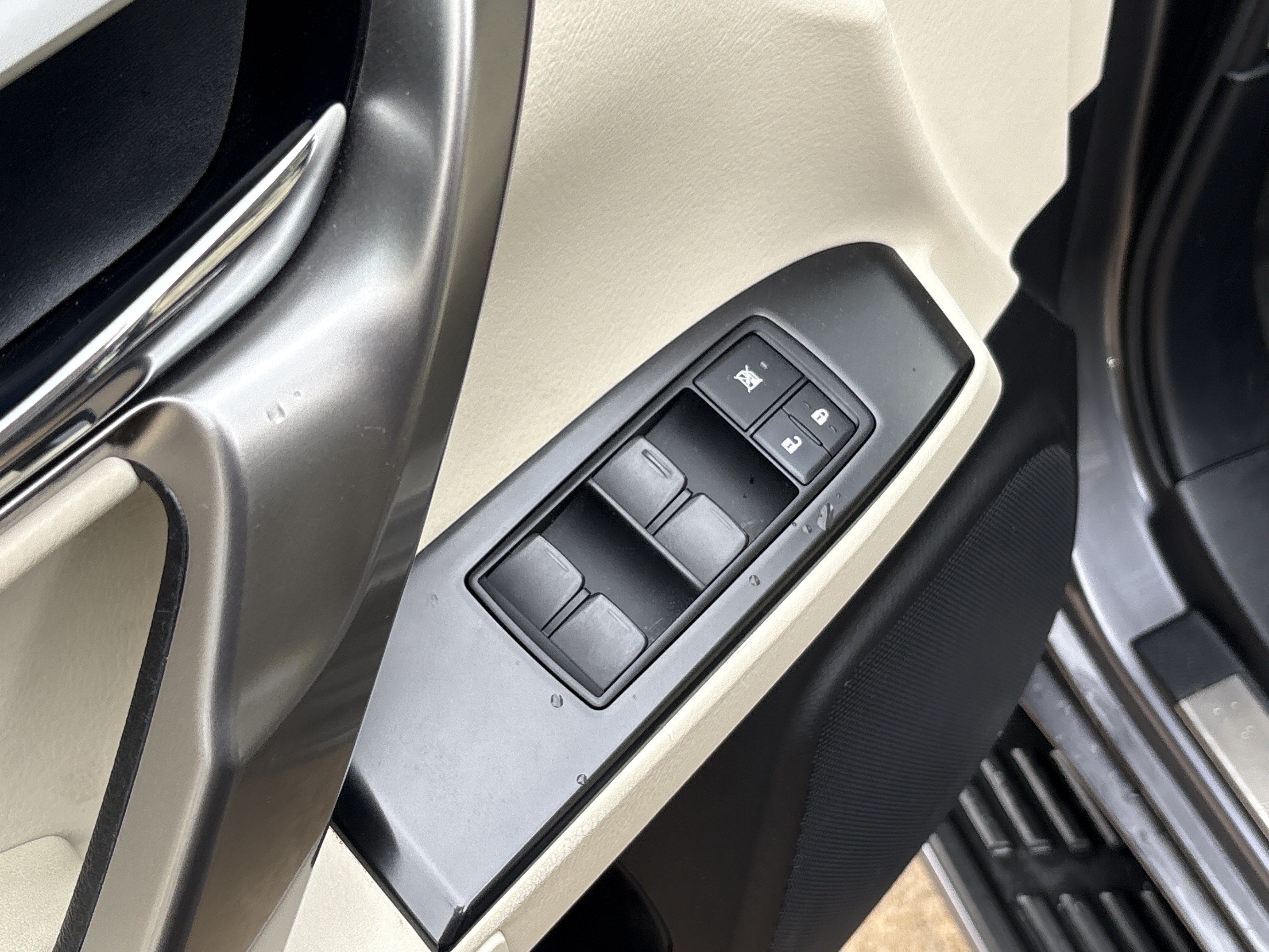 Used 2023 Lexus GX 460 Premium w/ Accessory Package AWD/4WD image 15