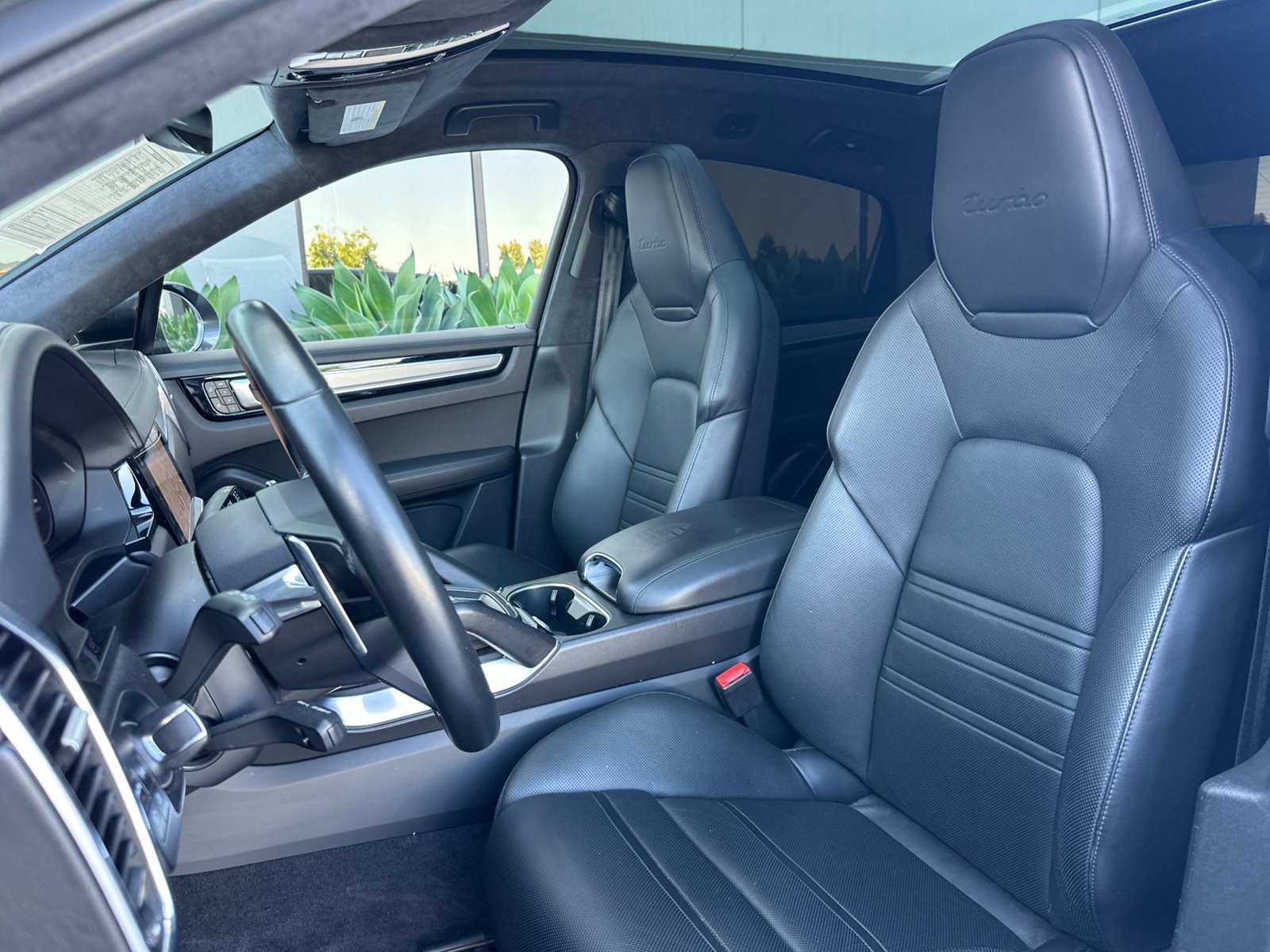 Used 2022 Porsche Cayenne Turbo w/ Assistance Package AWD/4WD image 6