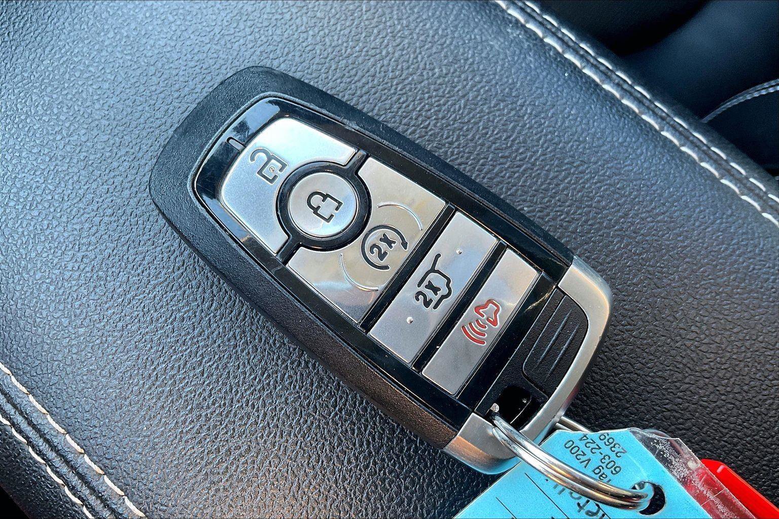 Used 2022 Ford Escape Titanium w/ Class II Trailer Tow Package image 10