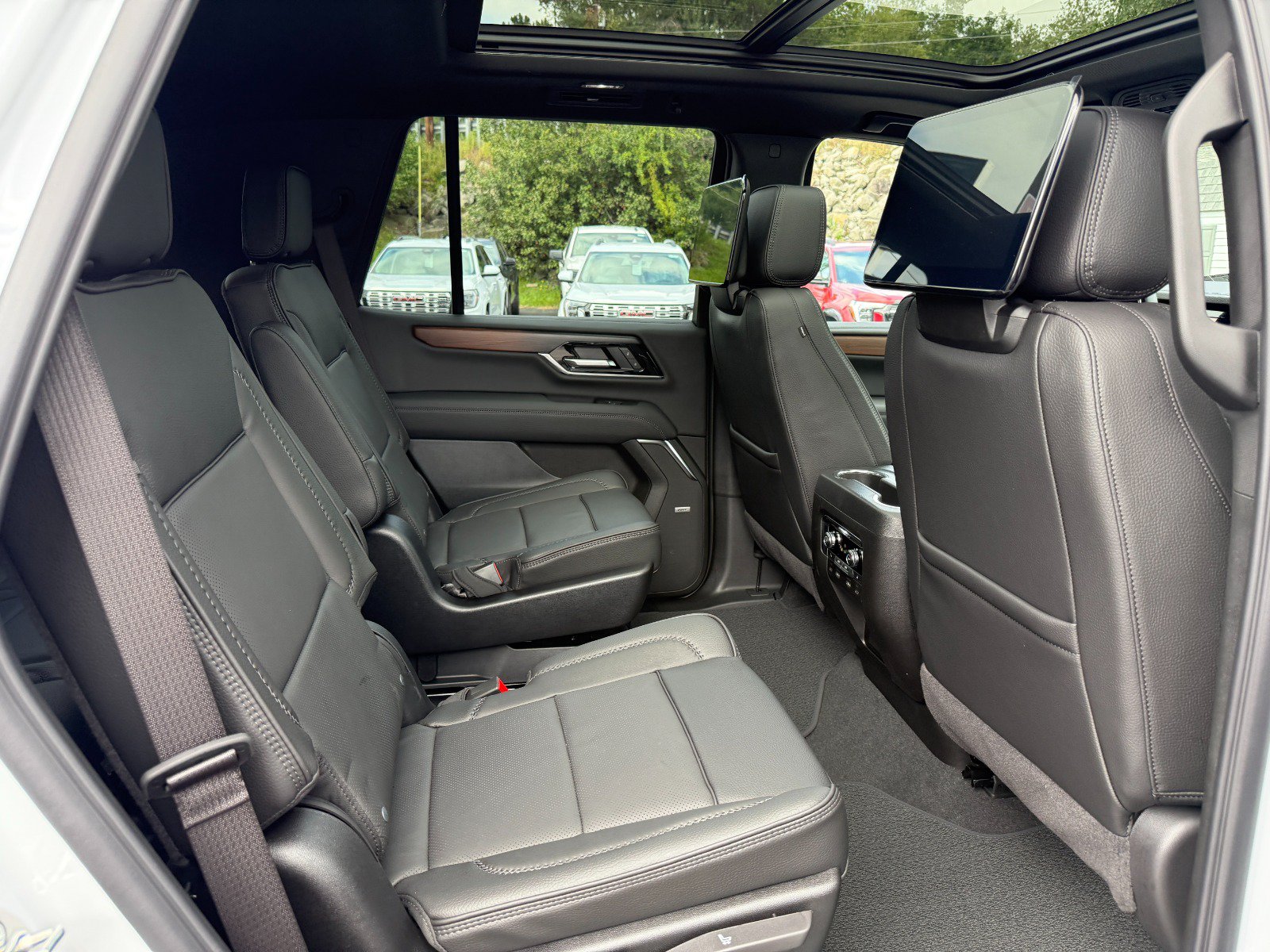 New 2026 GMC Yukon Denali w/ Denali Reserve Package AWD/4WD image 22