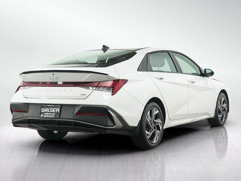 Used 2025 Hyundai Elantra SEL FWD image 5
