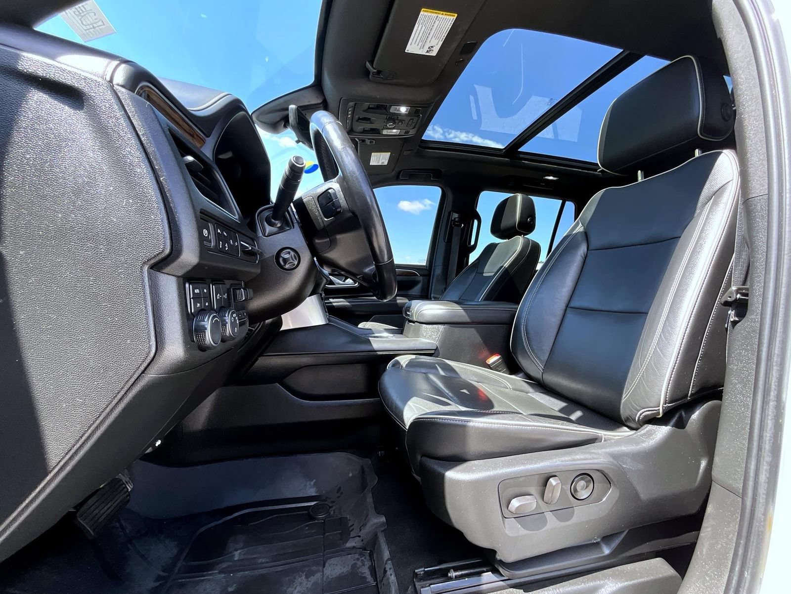 Used 2021 Chevrolet Tahoe Premier w/ Premium Package AWD/4WD image 12