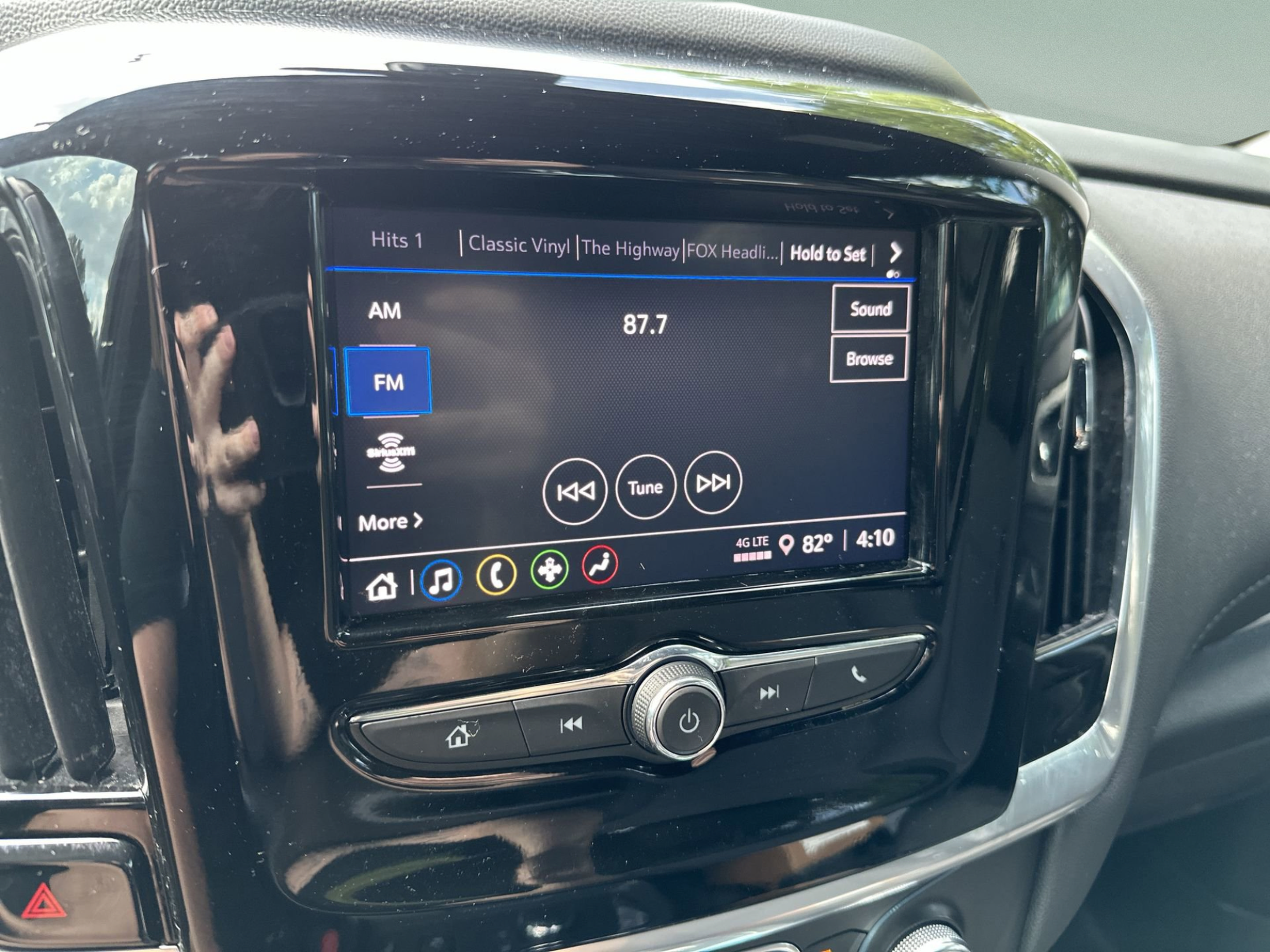 Used 2022 Chevrolet Traverse LT FWD image 12
