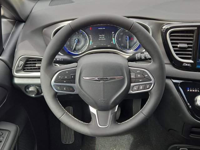 New 2026 Chrysler Voyager LX image 22