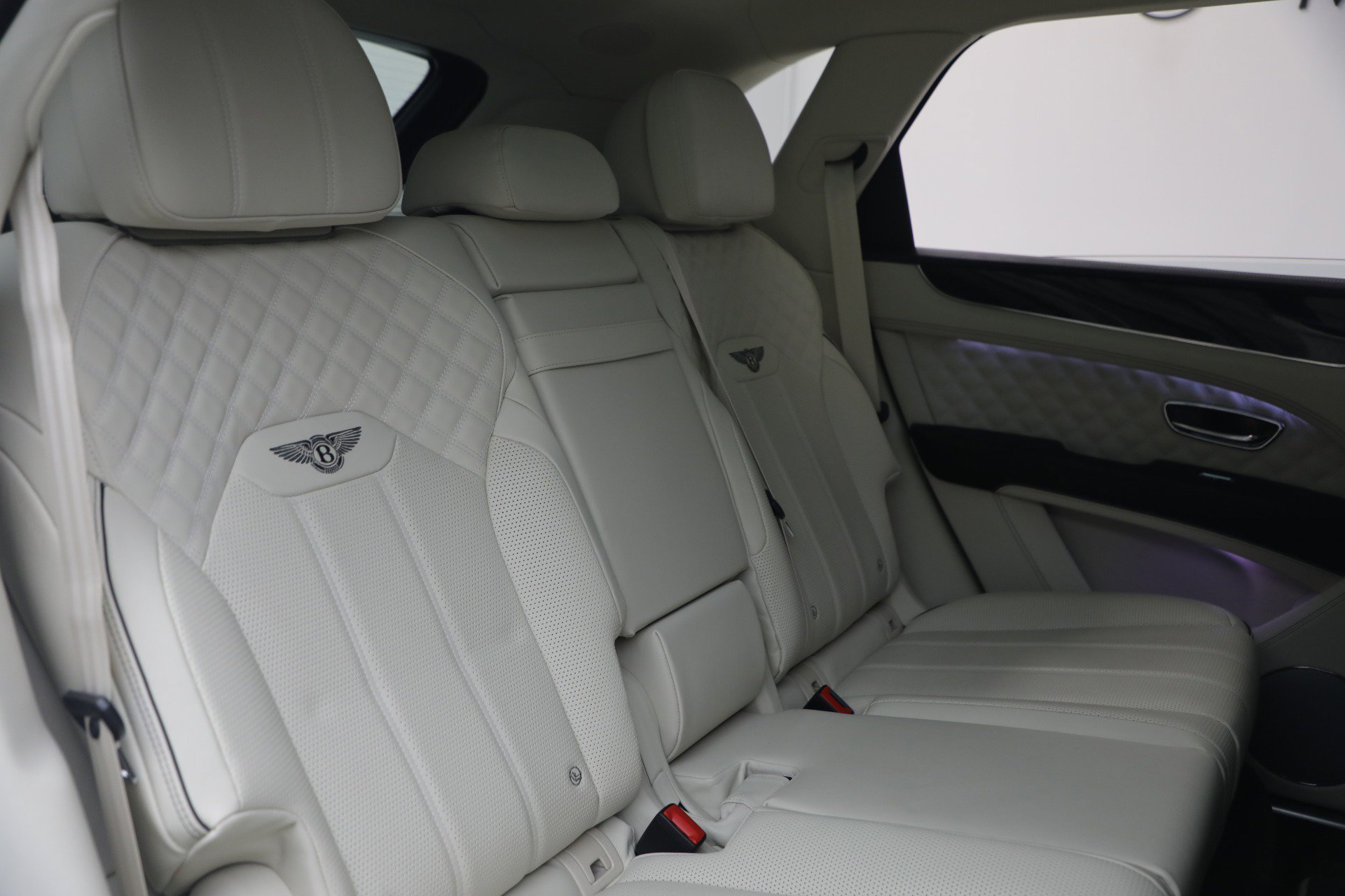 Used 2022 Bentley Bentayga AWD/4WD image 31