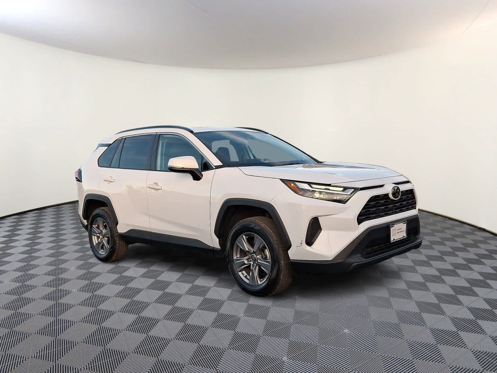 Used 2024 Toyota RAV4 XLE w/ Convenience Package AWD/4WD image 4