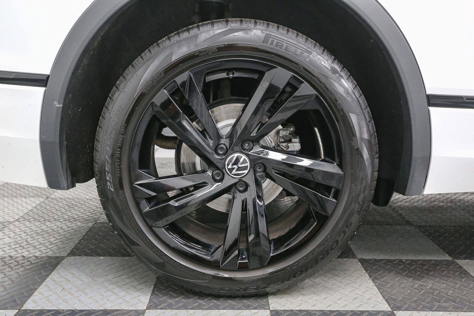 Certified 2024 Volkswagen Tiguan SE R-Line AWD/4WD image 21