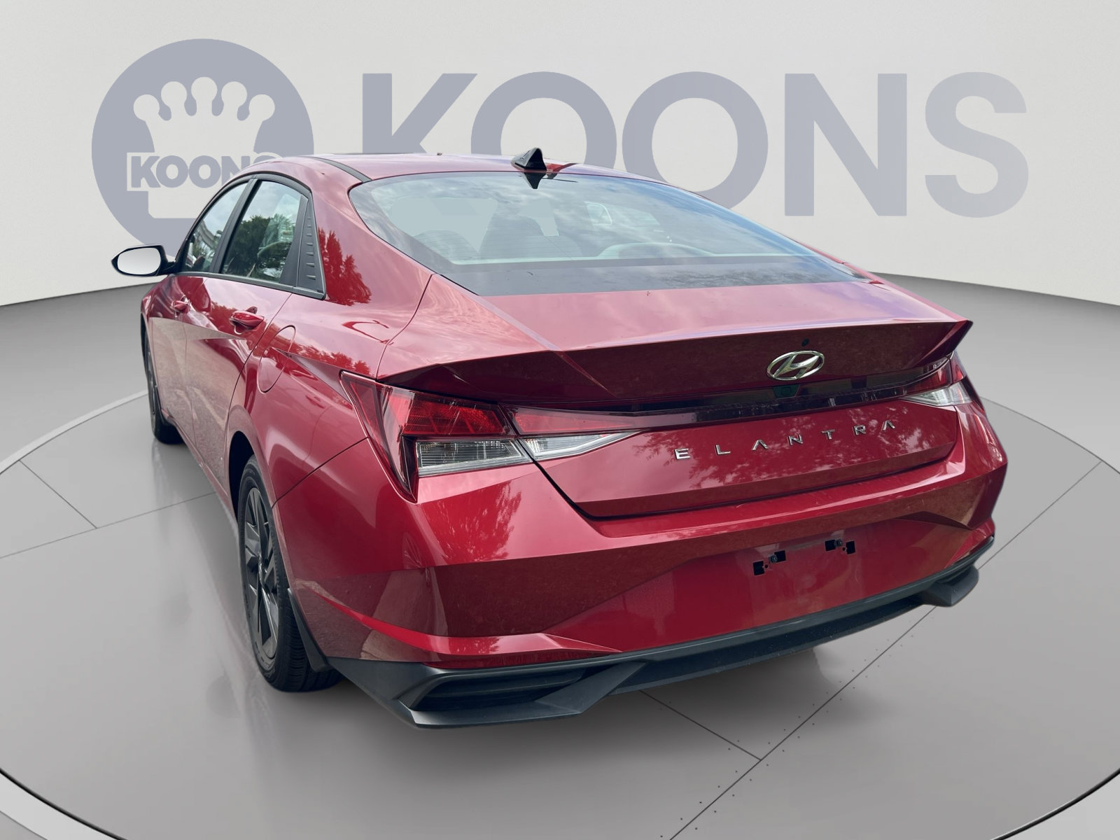Used 2022 Hyundai Elantra SEL w/ Convenience Package FWD image 2