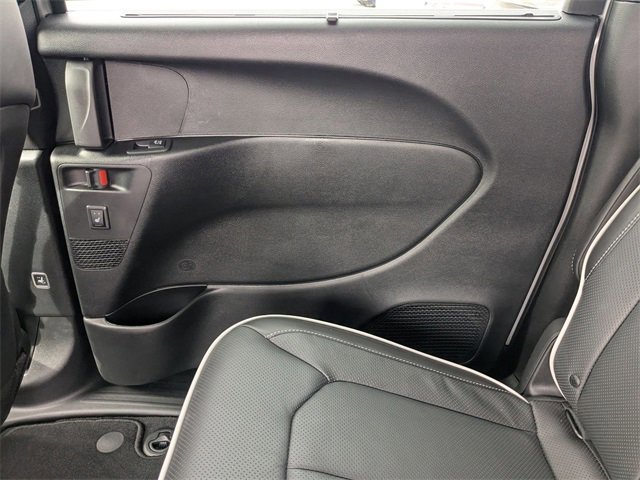 New 2026 Chrysler Pacifica Limited w/ Trailer Tow Group image 31