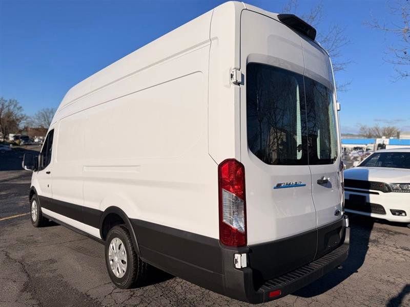 Used 2022 Ford E-Transit 148 High Roof Extended RWD image 4