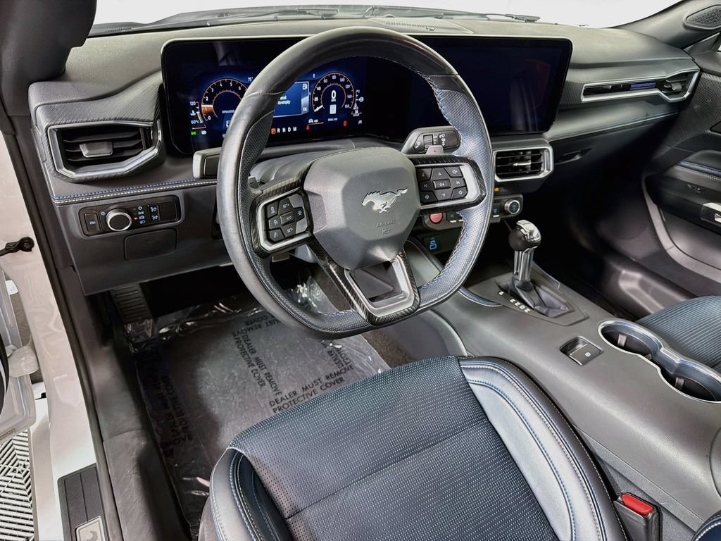 Used 2025 Ford Mustang GT Premium RWD image 9