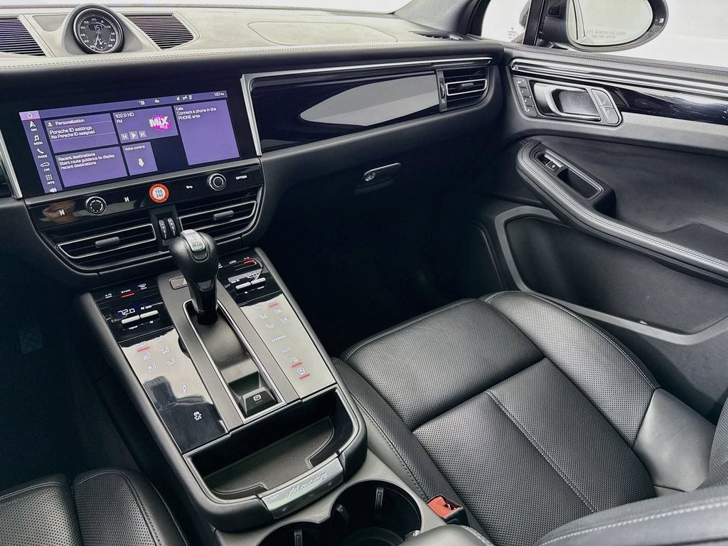Certified 2023 Porsche Macan Turbo AWD/4WD image 25