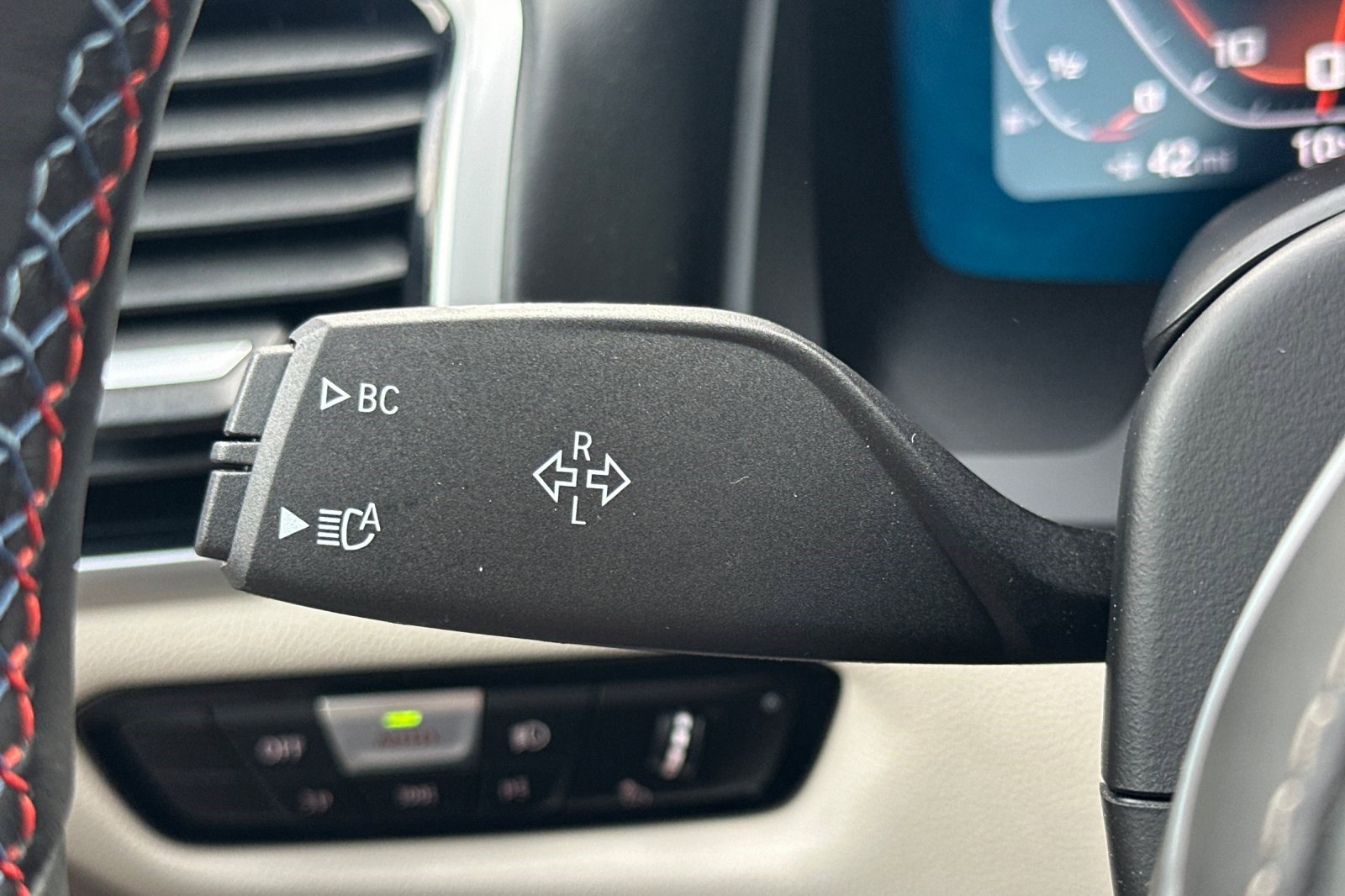 Certified 2025 BMW M850i xDrive w/ M Sport Professional Package image 32