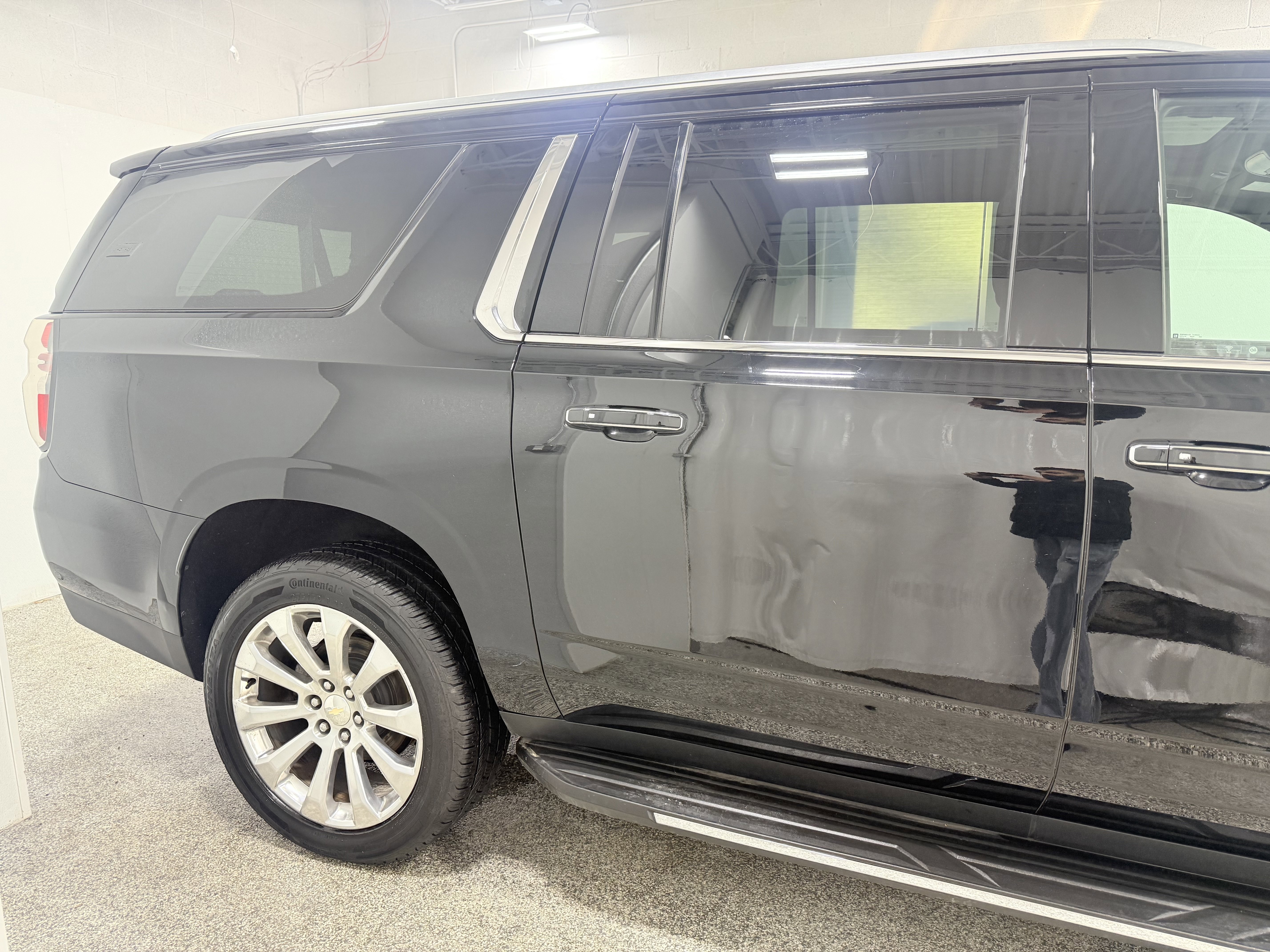 Used 2021 Chevrolet Suburban Premier w/ Premium Package image 9