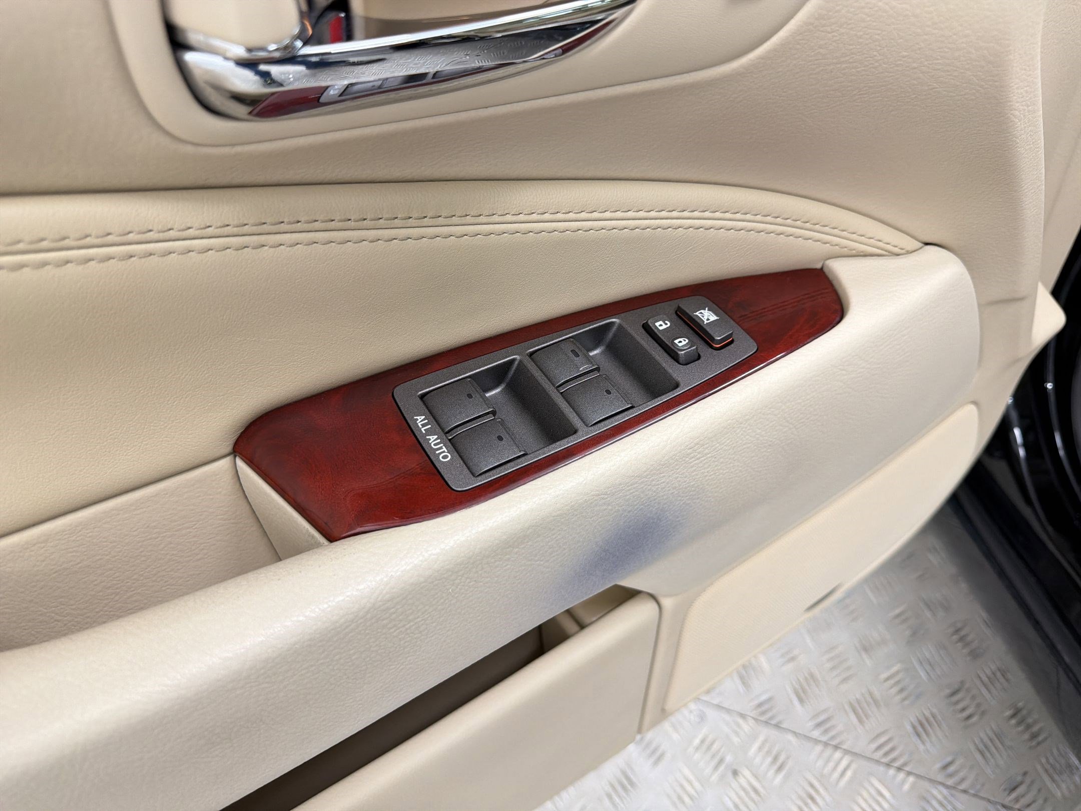 Used 2011 Lexus LS 460 L w/ Luxury Pkg image 12