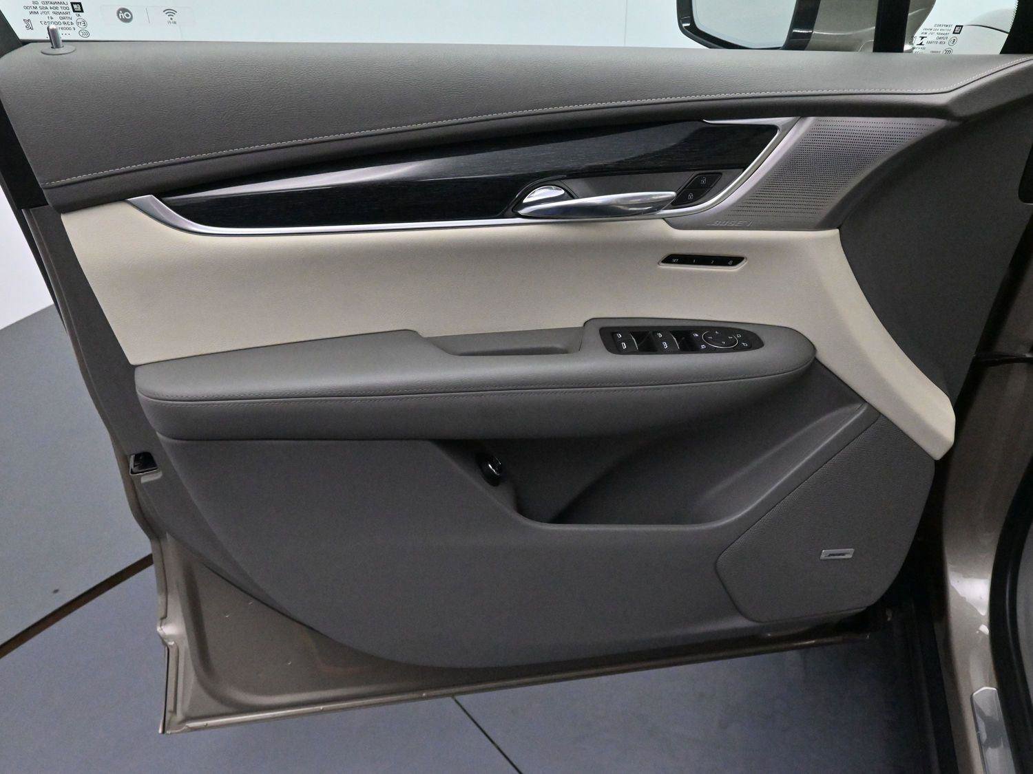 Certified 2022 Cadillac XT6 Premium Luxury image 13