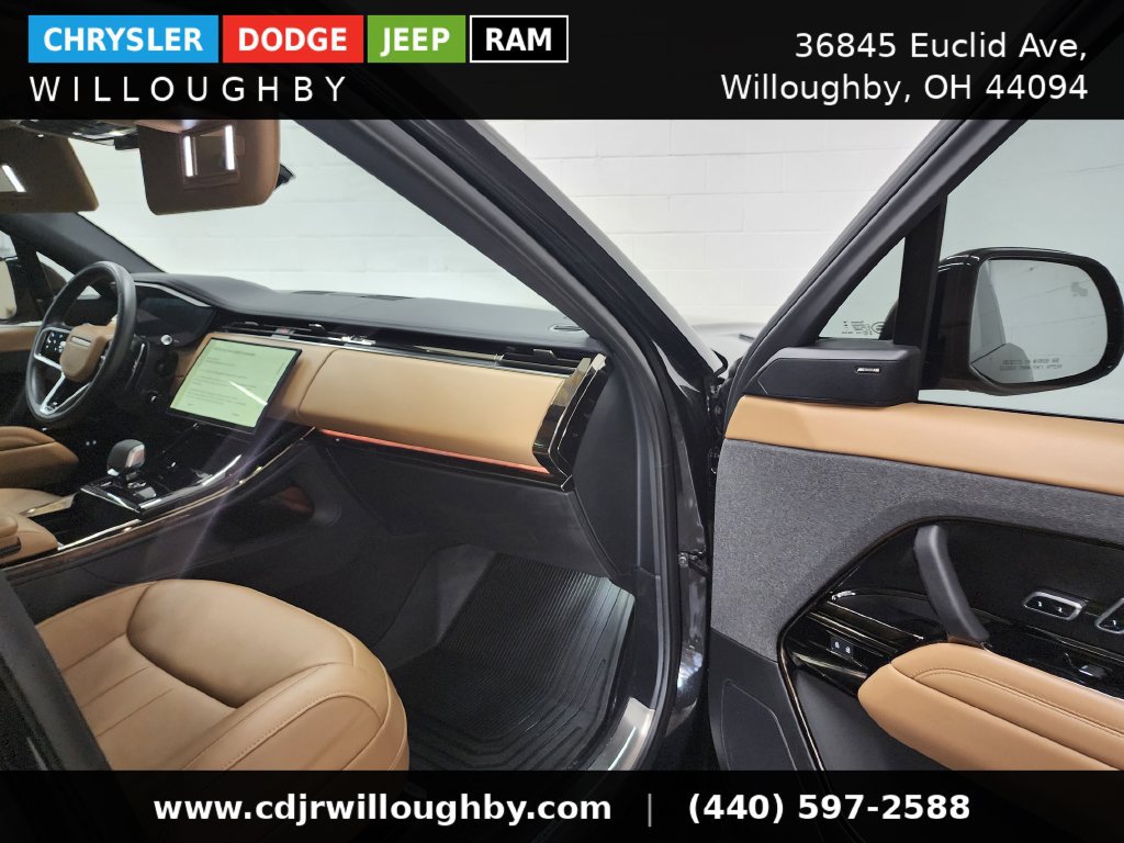 Used 2025 Land Rover Range Rover Sport SE AWD/4WD image 36