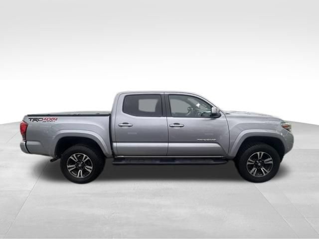 Used 2017 Toyota Tacoma TRD Sport w/ Tow Package AWD/4WD image 8