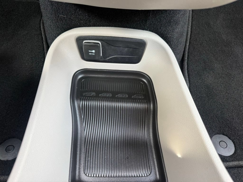 Used 2023 Chrysler Pacifica Touring-L FWD image 30