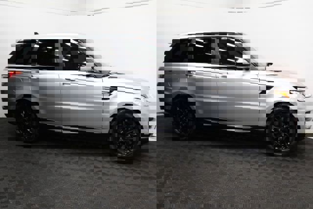 Used 2016 Land Rover Range Rover Sport SE image 4