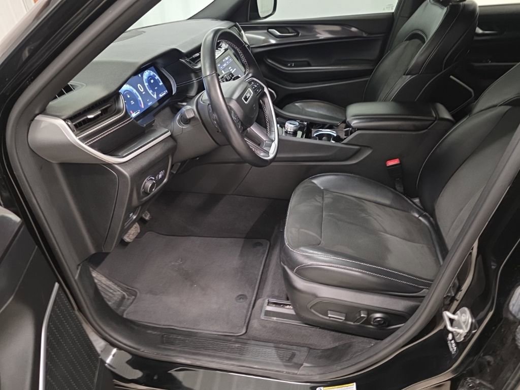 Used 2021 Jeep Grand Cherokee L Laredo image 13