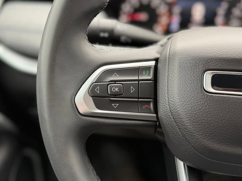 Used 2024 Jeep Compass Latitude image 12