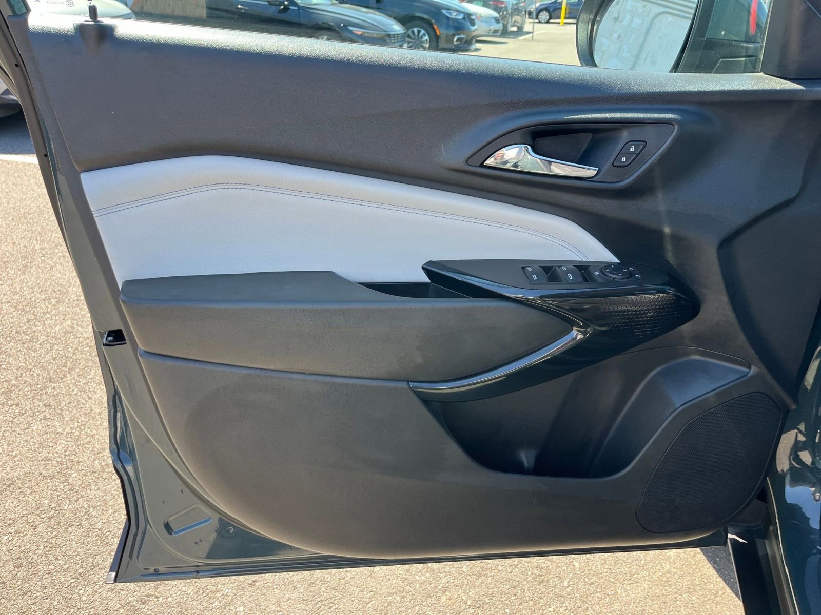 Used 2025 Chevrolet Trax LT image 18